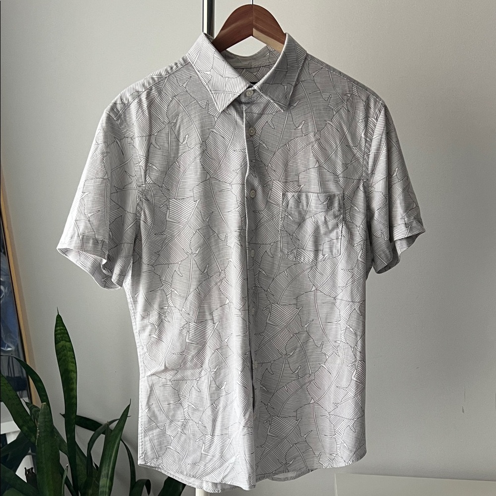 Express Light white Gray Geometric leaves Shirt M